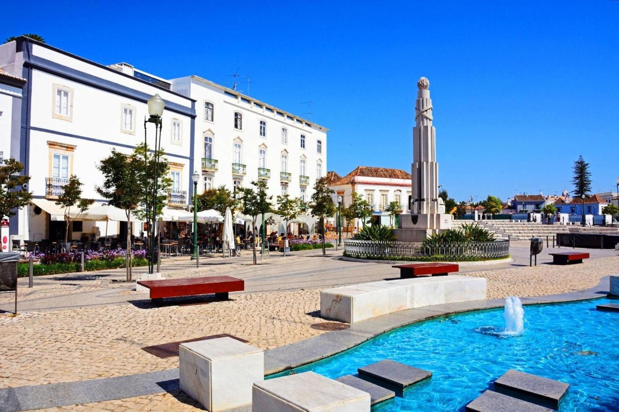 Вилла Stylish Townhouse In Tavira Centre, Shared Pool Экстерьер фото