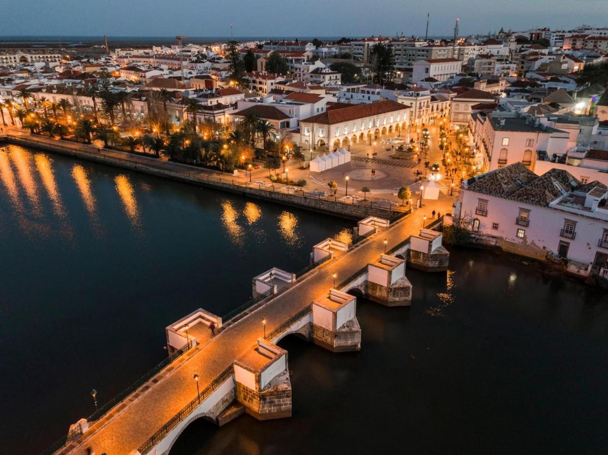 Вилла Stylish Townhouse In Tavira Centre, Shared Pool Экстерьер фото