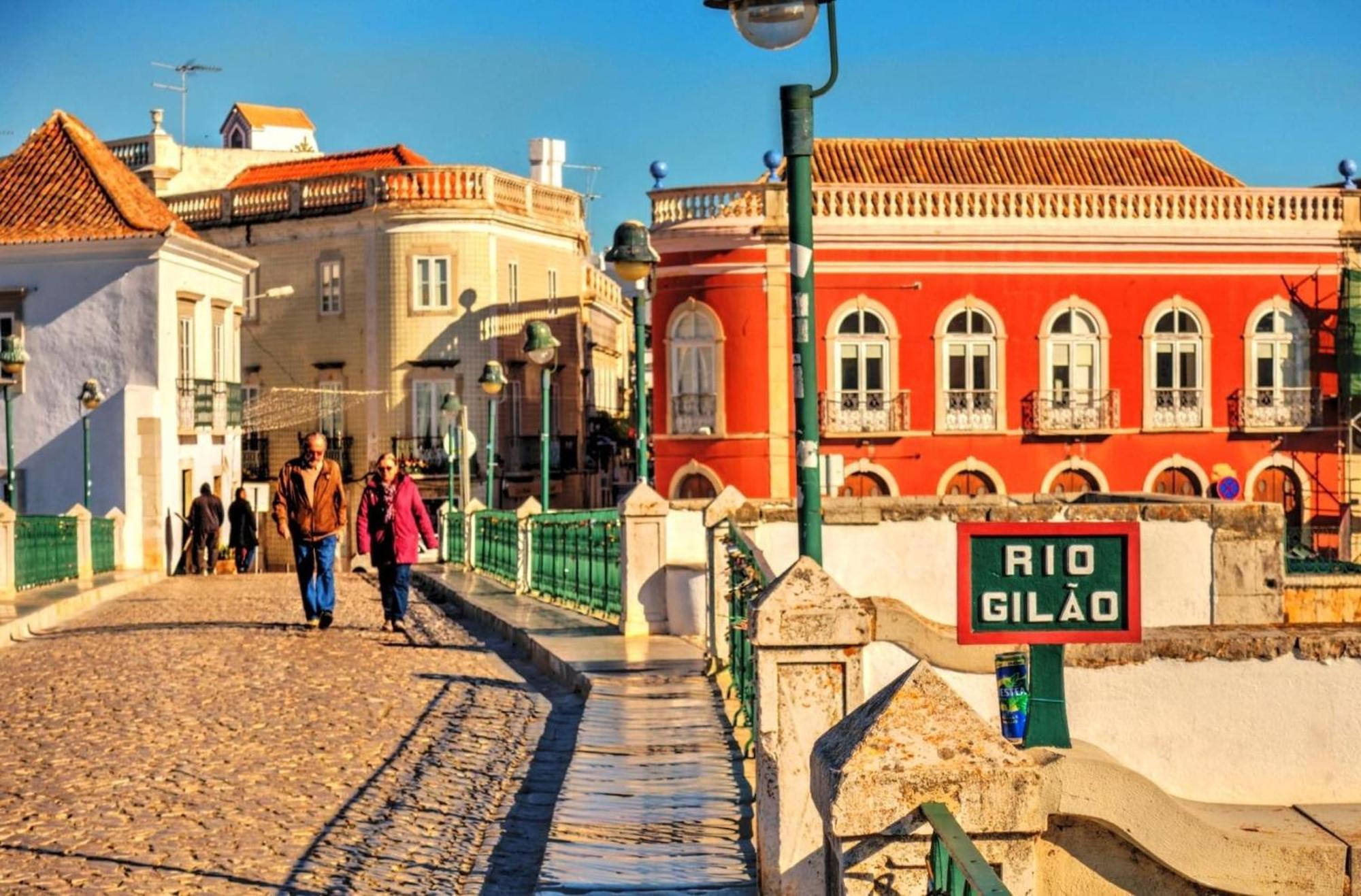 Вилла Stylish Townhouse In Tavira Centre, Shared Pool Экстерьер фото