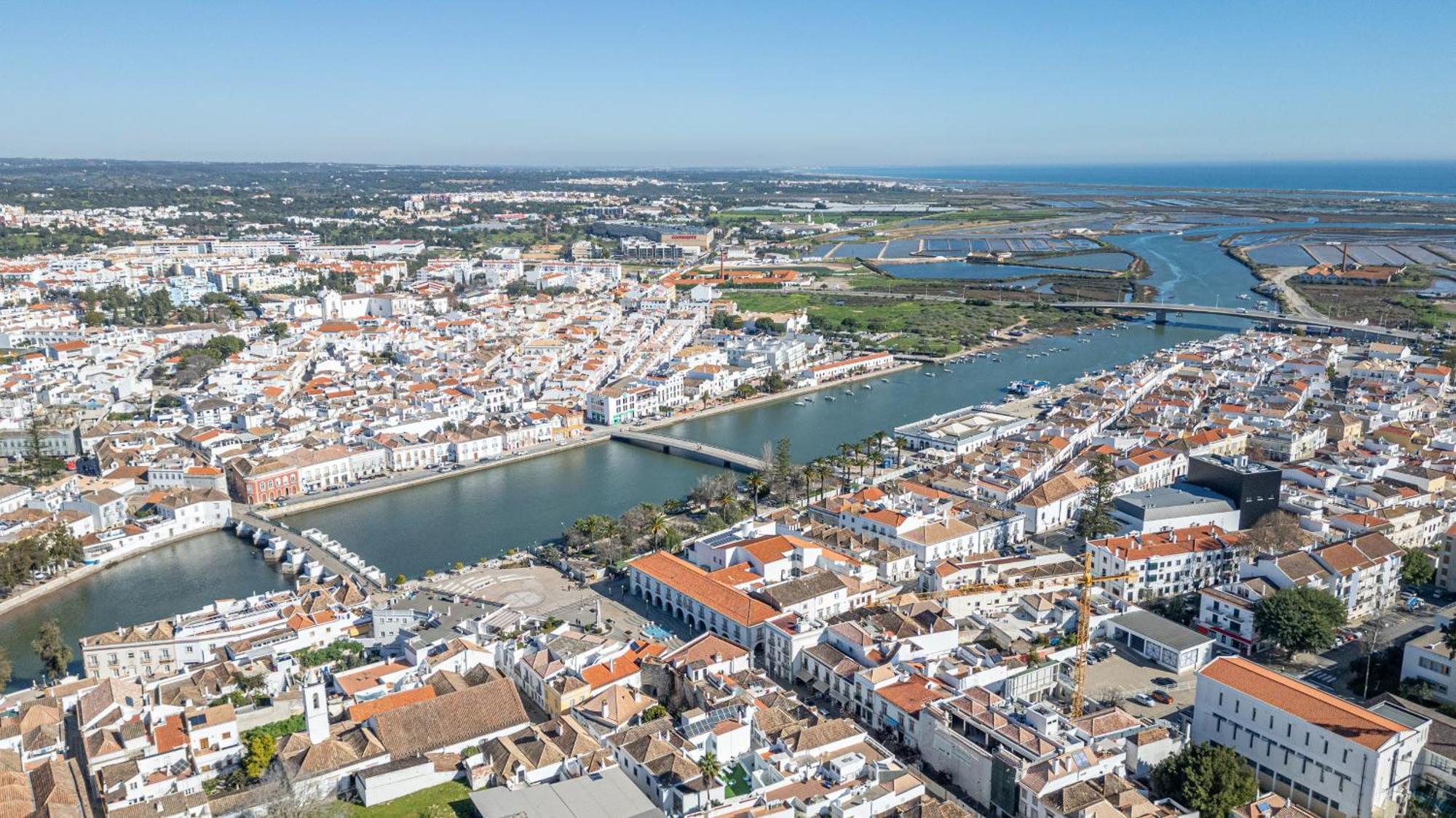 Вилла Stylish Townhouse In Tavira Centre, Shared Pool Экстерьер фото
