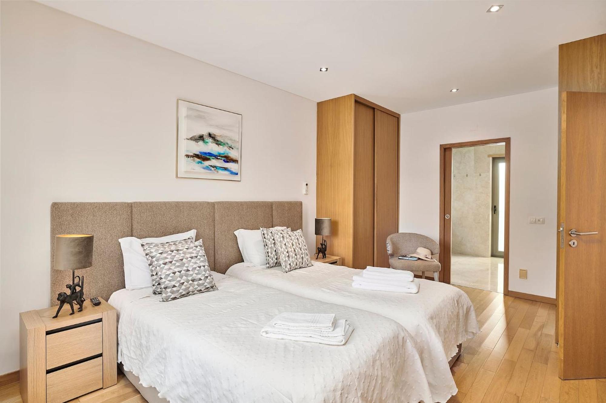 Вилла Stylish Townhouse In Tavira Centre, Shared Pool Экстерьер фото