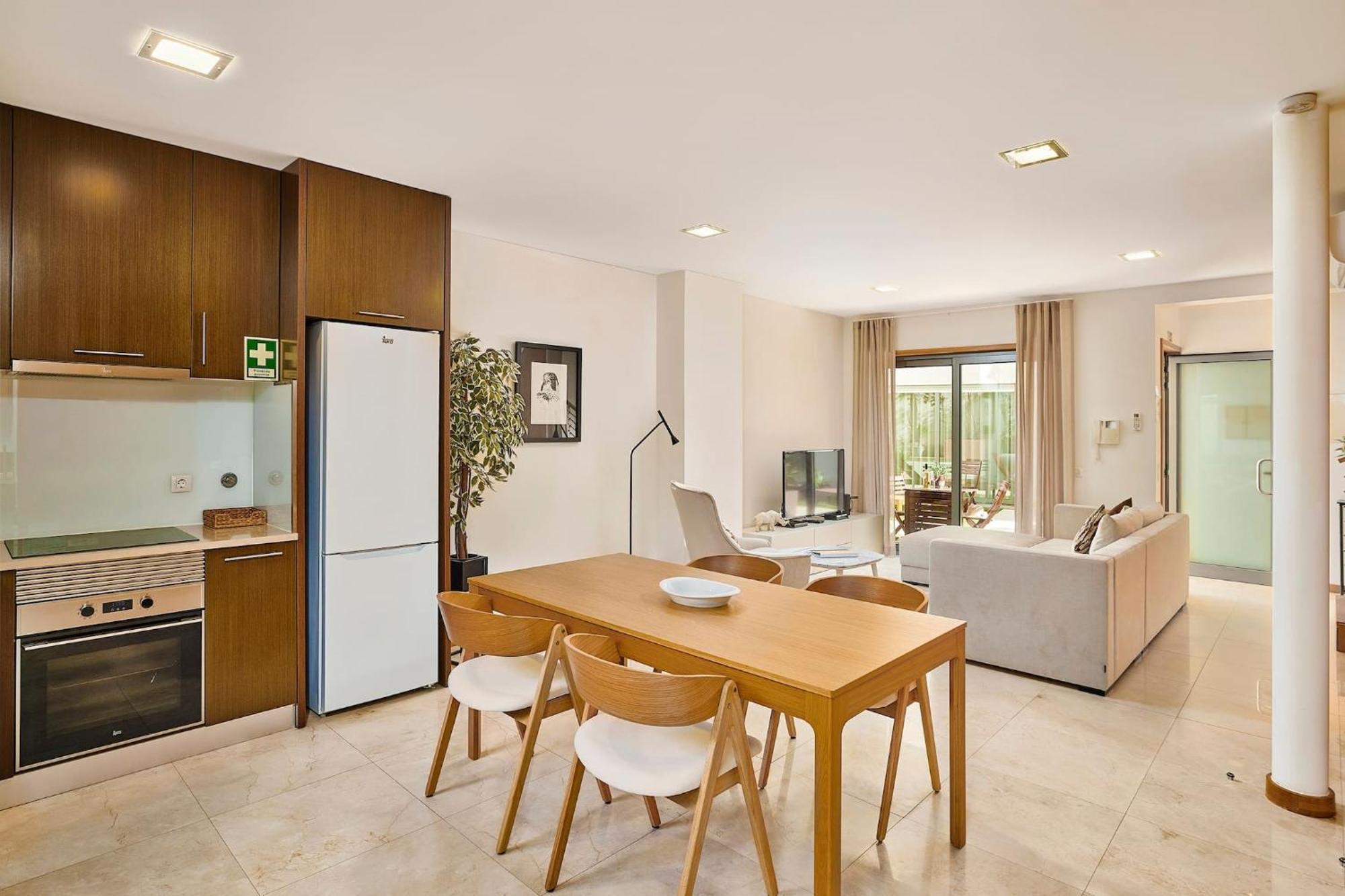Вилла Stylish Townhouse In Tavira Centre, Shared Pool Экстерьер фото