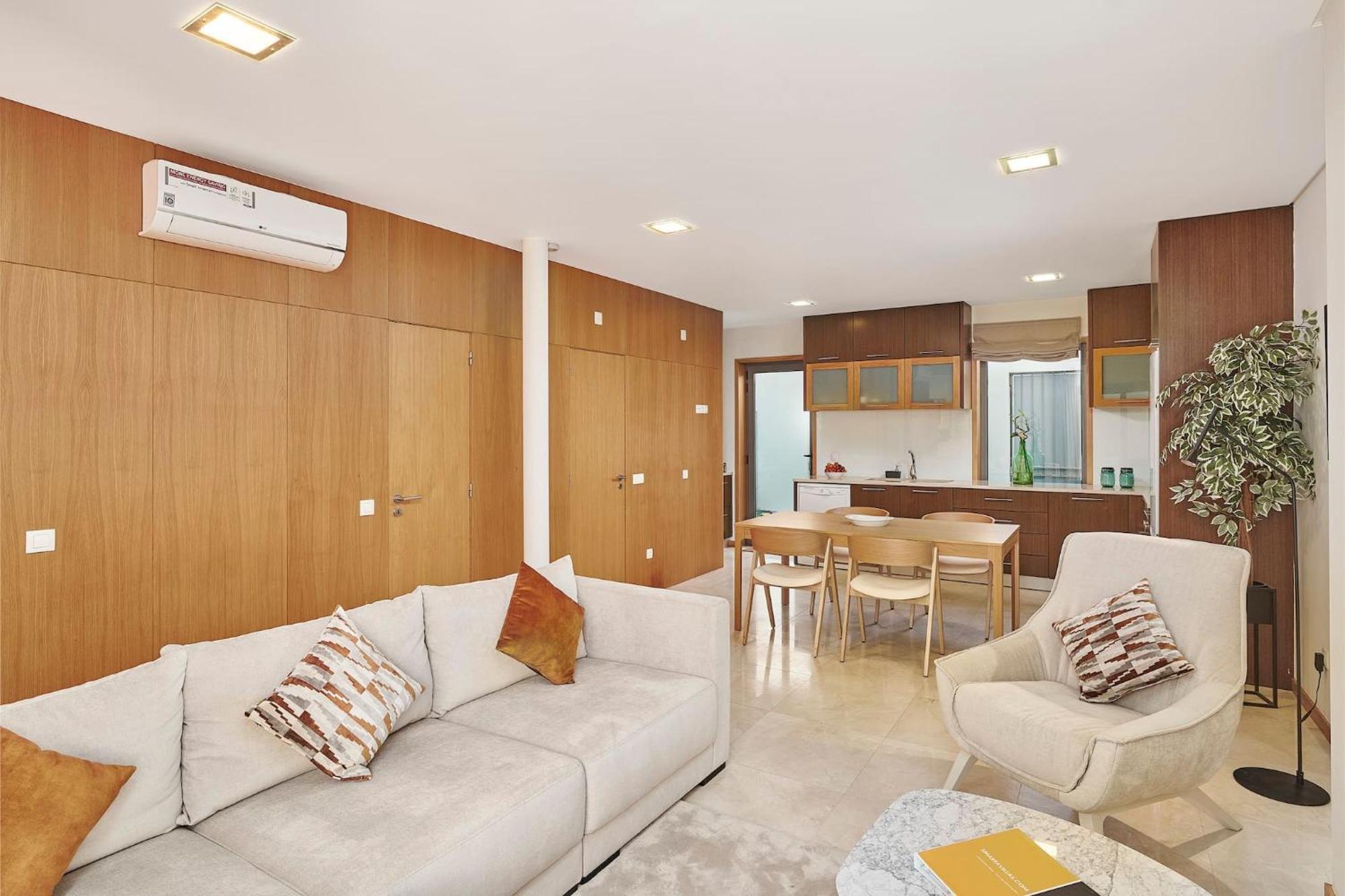 Вилла Stylish Townhouse In Tavira Centre, Shared Pool Экстерьер фото